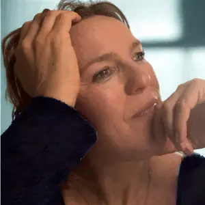 Portrait of Marlene Nunnendorf, founder of Relookation, offering calm, culturally sensitive coaching for expatriates.